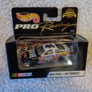 Kyle Petty #44 Hot Wheels Pro Racing Blues Brothers 2000 1/64 Track Edition Car